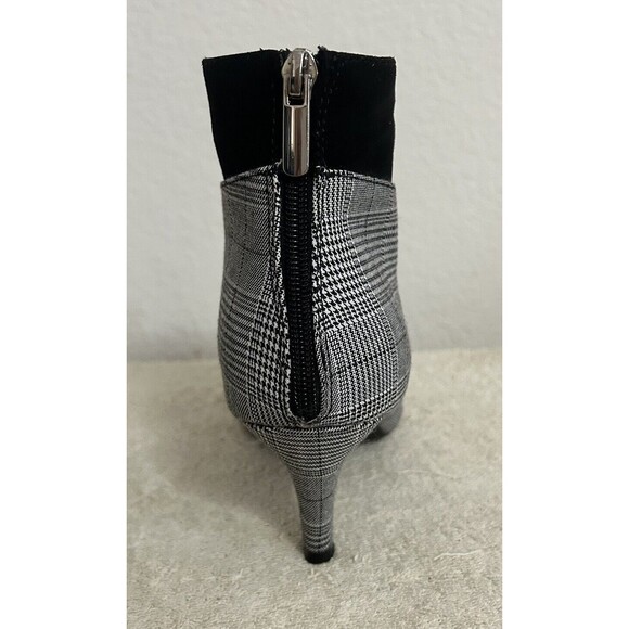 Comfort Women's Ankle Boot Size 9W Pointed Toe Back Zipper Black, White and Gray - Picture 5 of 13